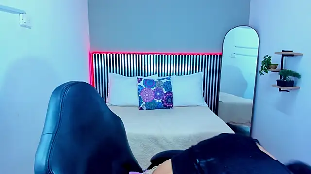 Little Alli online show from November 15, 1:25 am