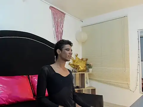 Snapshot of Nezuko__tanyi chatting on October 17, 4:16 am Nezuko tanyi online show from October 17, 4:16 am