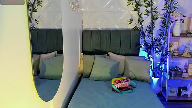KassMonroe online show from July 25, 12:36 pm