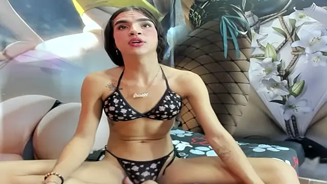 Zakura hot 25 online show from December 5, 3:55 am