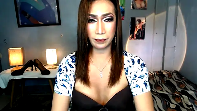 littleredbunny27 online show from April 10, 12:33 pm