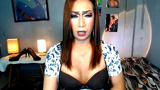 littleredbunny27 online show from June 6, 2:57 pm