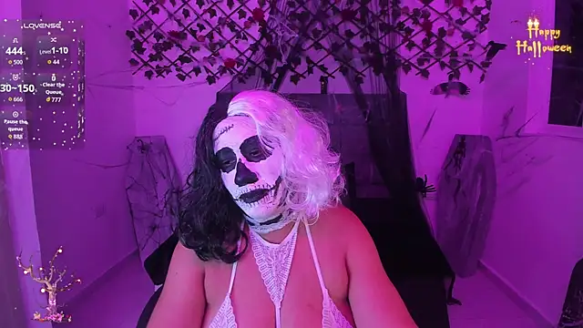 Karly Closson online show from October 30, 4:44 am