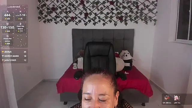 Karly Closson online show from November 16, 5:17 am