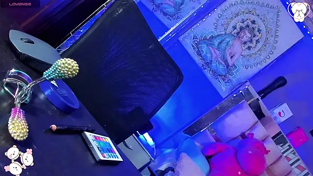 Zulema Zahirx online show from November 1, 9:45 pm