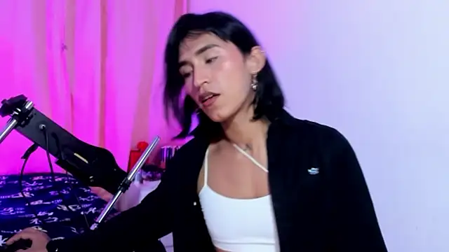 nahomi28  online show from December 13, 7:40 pm