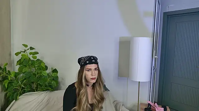 Branda Kelly online show from October 31, 1:53 pm