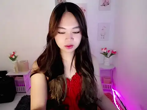 lustfullakim online show from August 3, 8:15 pm