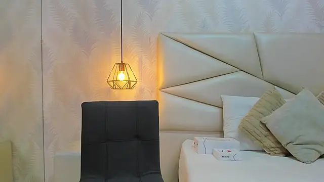 laurettedela rouse online show from November 10, 1:01 pm