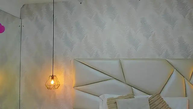 laurettedela rouse online show from November 19, 11:54 am