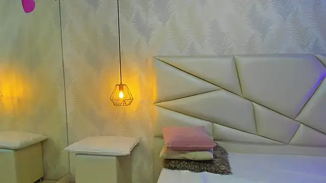 laurettedela rouse online show from December 2, 11:02 am