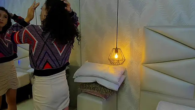 laurettedela rouse online show from December 4, 11:25 am