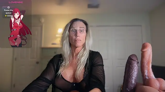 ChrisTinaBruce online show from June 17, 4:41 pm