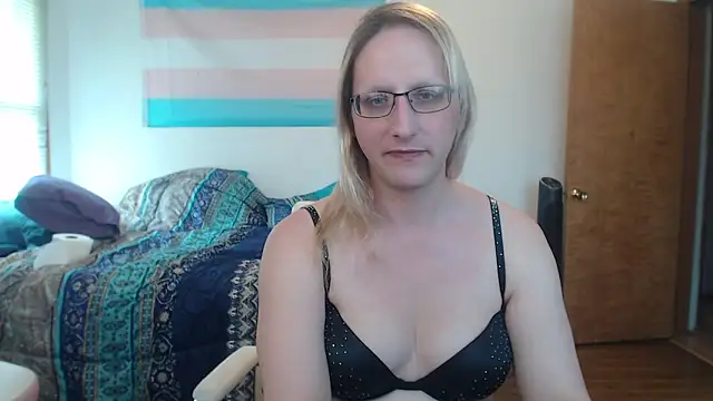 Savanah Banana  online show from June 4, 7:06 pm