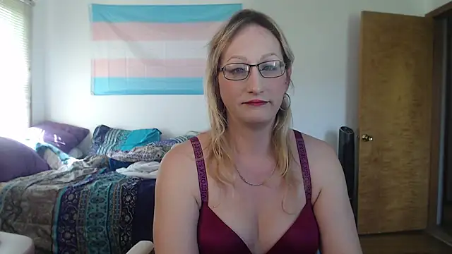 Savanah Banana  online show from June 5, 8:15 pm