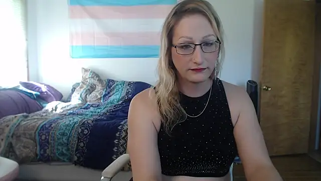 Savanah Banana  online show from June 6, 8:16 pm