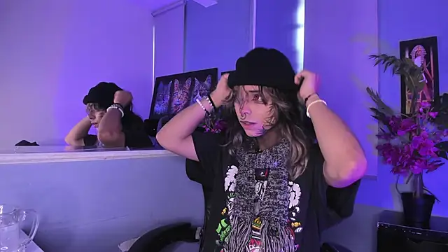 luxiel  online show from December 3, 9:30 pm