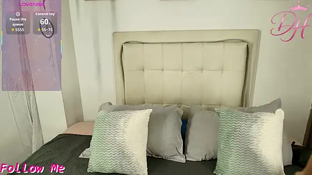 Daphne Hills online show from April 1, 7:00 pm