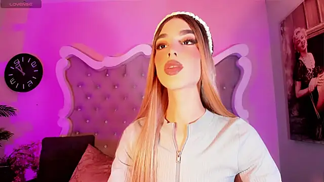 LeslieAmor1 online show from November 23, 6:15 am