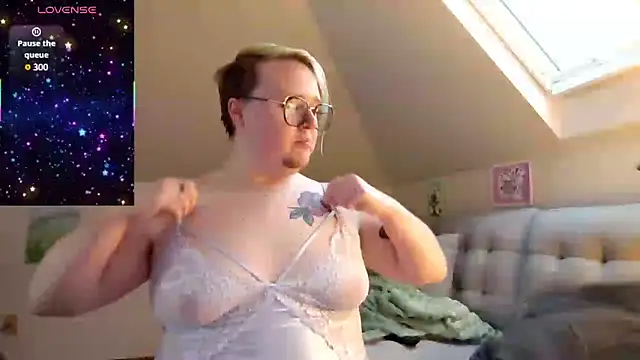 queerlyjaz online show from March 8, 6:11 pm