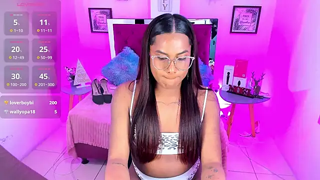 Samantha  F W online show from December 19, 11:10 pm