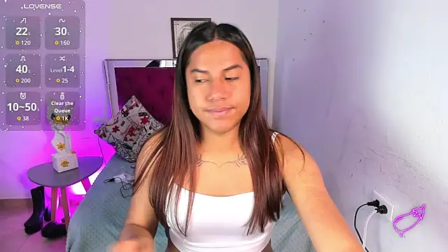 Samantha  F W online show from August 3, 5:19 pm