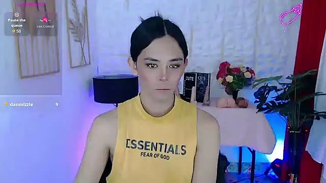 streetdoll69 online show from December 20, 2:06 am