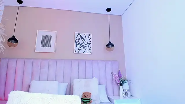 Tracy lee  online show from August 1, 7:37 pm