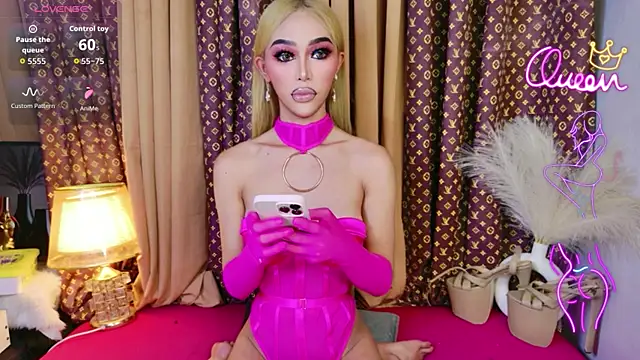 CelinaWintour online show from July 25, 3:32 pm