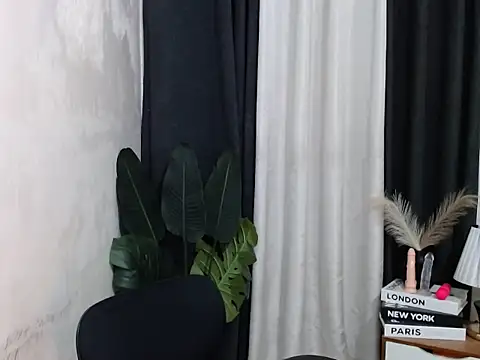 Pretty Lys online show from April 4, 9:51 am