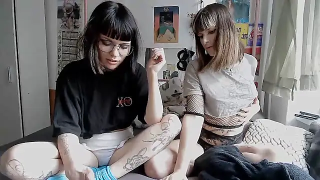 kicianiunia online show from April 24, 1:58 pm