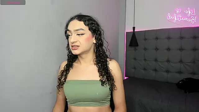 scarletcherry18 online show from June 15, 4:36 am