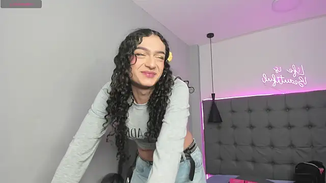 scarletcherry18 online show from July 27, 4:08 am