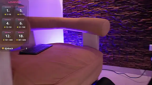 Sara Licz online show from February 17, 9:55 pm