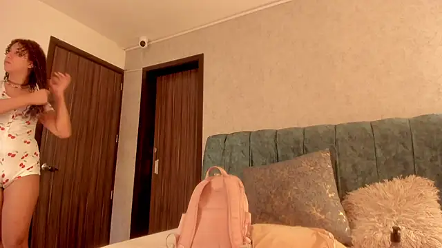 Aleera Walton online show from April 2, 8:18 pm