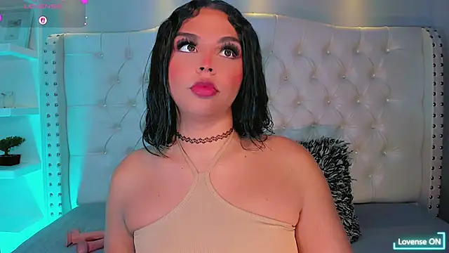Maia Hotts online show from June 27, 8:04 pm