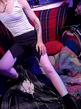 AllucyLu online show from March 2, 7:15 am