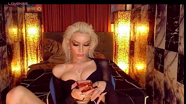SeductiveSamanthaTS online show from June 14, 3:41 am