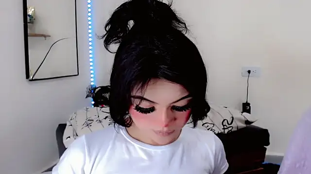 NathalialLooes online show from March 7, 7:58 am