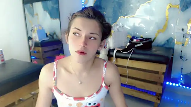 NathalialLooes online show from June 16, 5:54 am