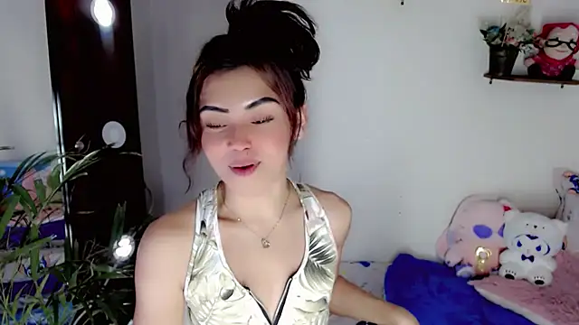 NathalialLooes online show from June 26, 5:12 am