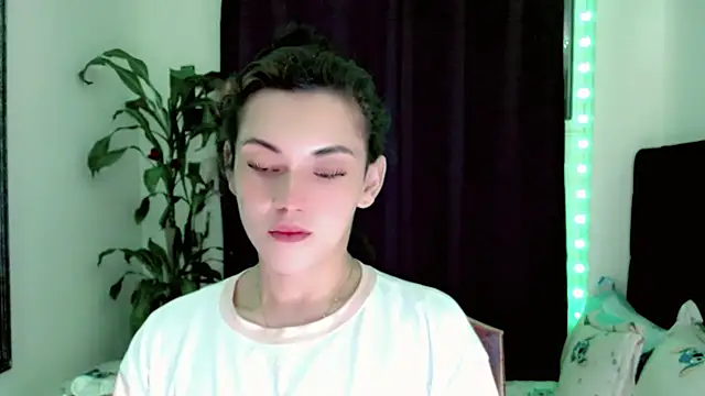 NathalialLooes online show from July 19, 12:37 am