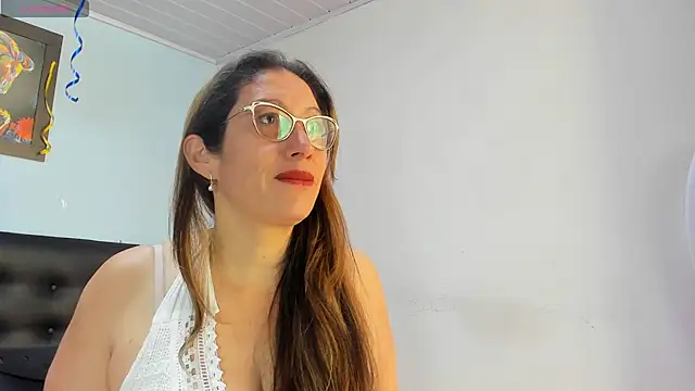 kaylaMinov  online show from July 21, 5:49 pm