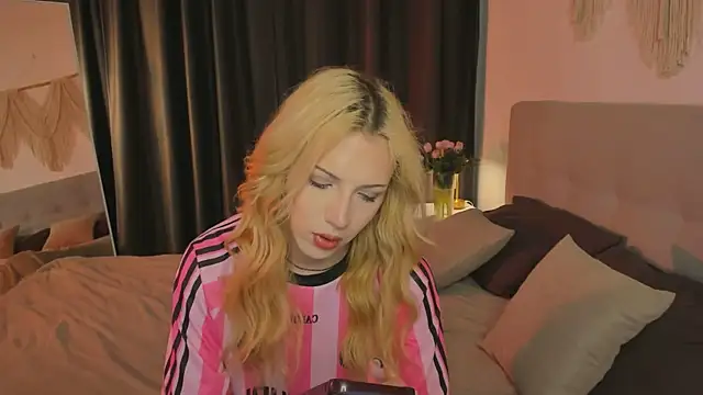 Tiffany  King online show from July 6, 11:06 am