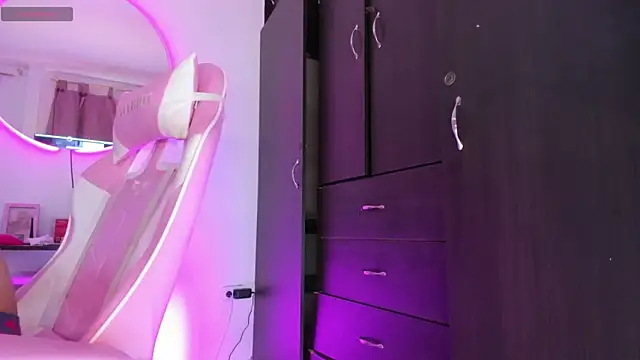 isabellalovestory online show from April 8, 7:09 am