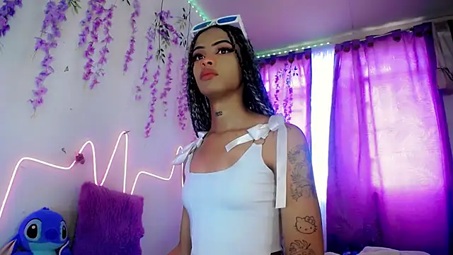 DahliaGill online show from July 3, 4:46 pm