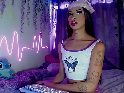 DahliaGill online show from July 21, 8:34 pm
