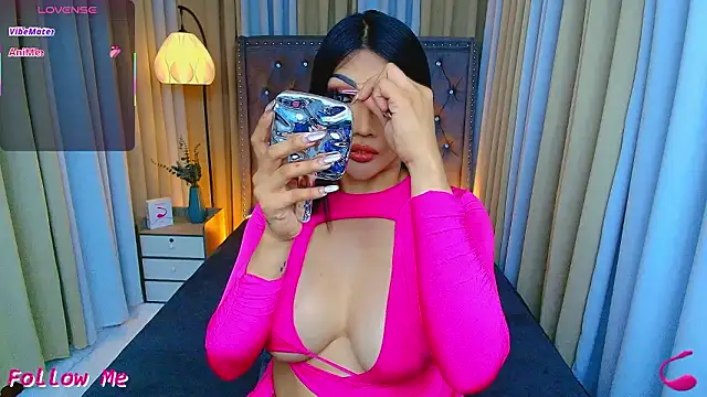 Laureen Hilton online show from March 24, 11:59 am