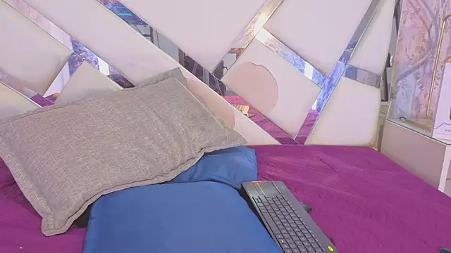 salo love online show from March 17, 1:24 pm