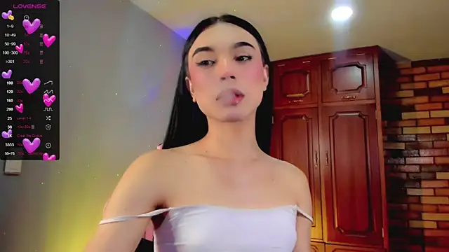 IamAndrea01 online show from August 3, 8:58 am